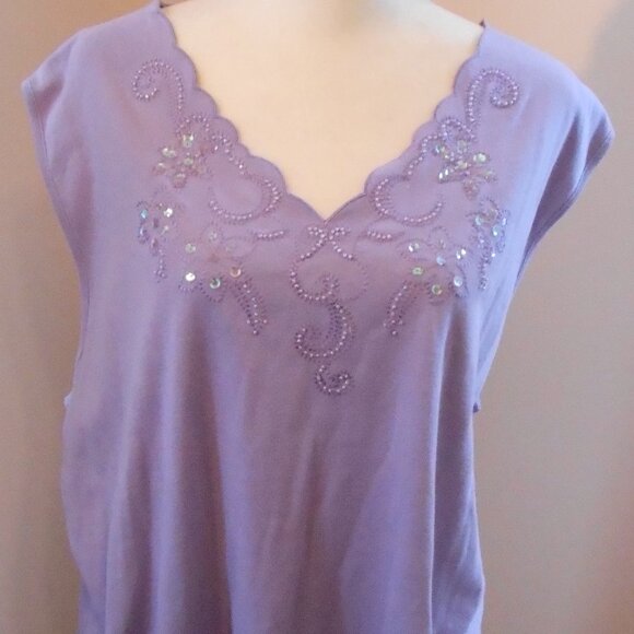 NWT-Dressbarn Woman Lavender Purple Sleeveless Scalloped V-Neck Top Size-22/24 - Picture 1 of 5
